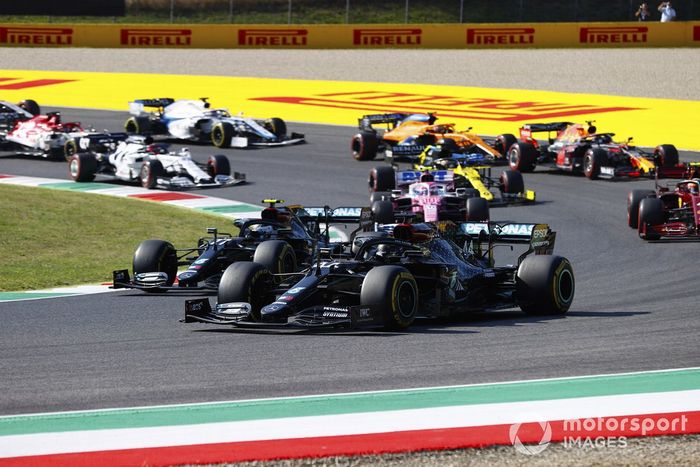 Lewis Hamilton, Mercedes F1 W11, Valtteri Bottas, Mercedes F1 W11 Lance Stroll, Racing Point RP20, Charles Leclerc, Ferrari SF1000, Daniel Ricciardo, Renault F1 Team R.S.20 al inicio