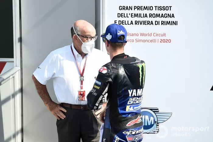 Ganador Maverick Viñales, Yamaha Factory Racing y Emilio Ezpeleta
