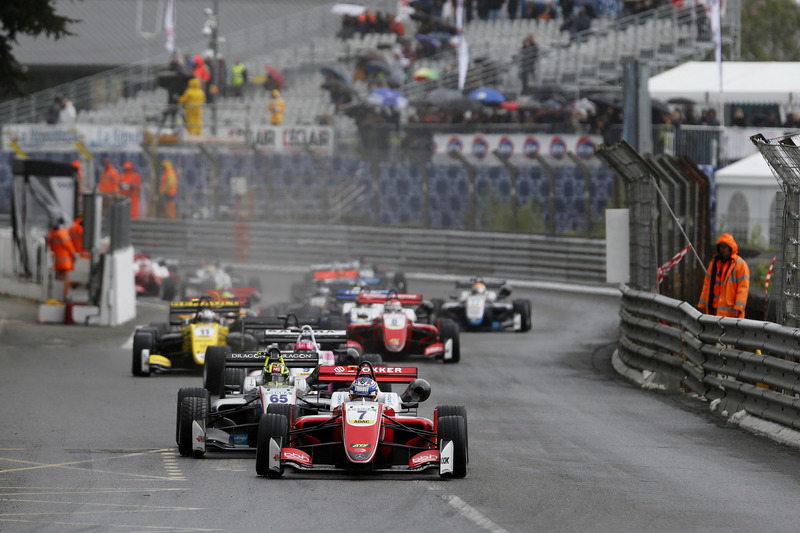 Au départ, Ralf Aron, PREMA Theodore Racing Dallara F317 - Mercedes-Benz mène