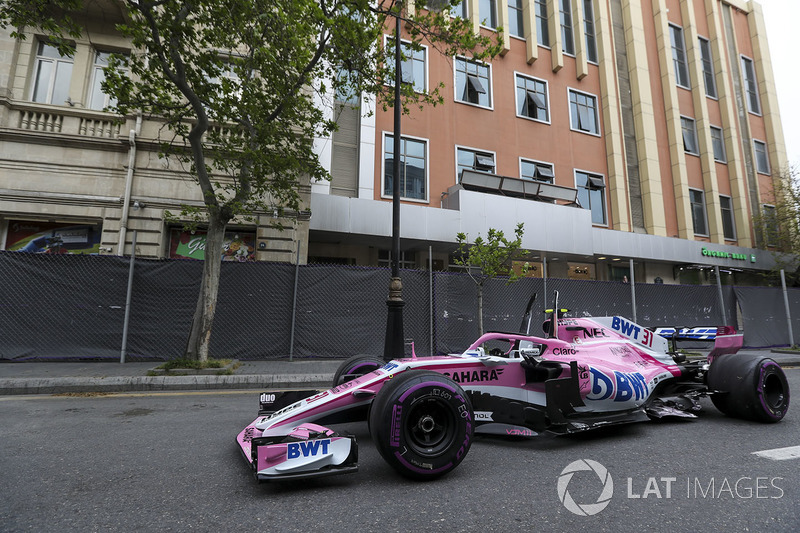 Ocon ve Raikkonen ilk turdaki kaza için birbirlerini suçluyorlar