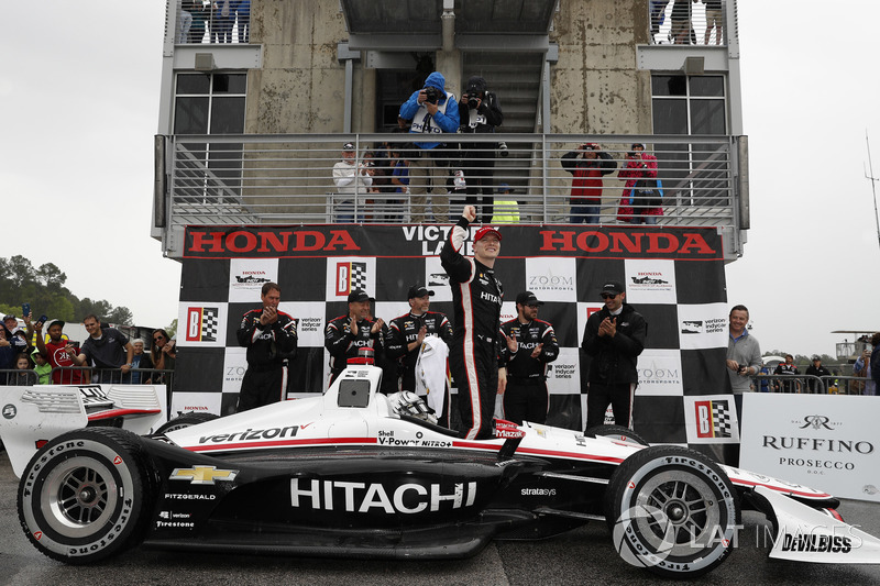 Ganador de la carrera Josef Newgarden, Team Penske Chevrolet