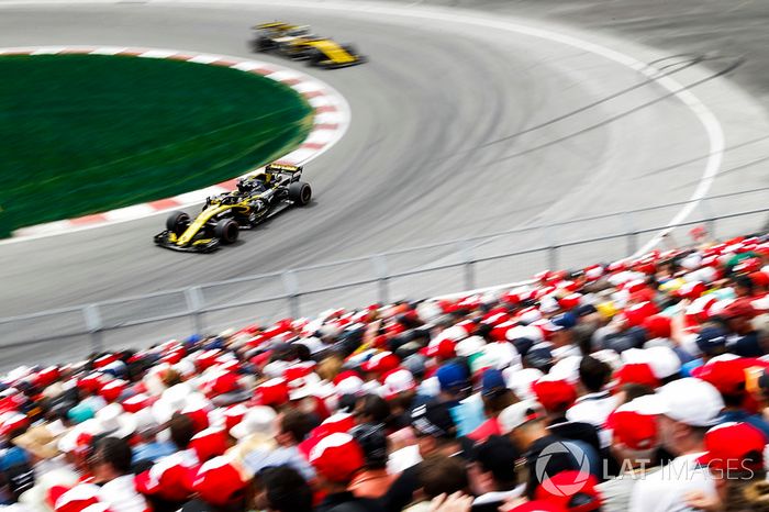 Nico Hulkenberg, Renault Sport F1 Team R.S. 18,  por delante de  Carlos Sainz Jr., Renault Sport F1 Team R.S. 1