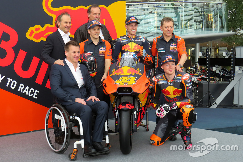 Pit Beirer, Capo del Motorsport KTM, Mika Kallio, Pol Espargaro, Bradley Smith, Hubert Trunkenpolz, Membri del Consiglio KTM, Mike Leitner, Team manager Red Bull KTM Factory Racing