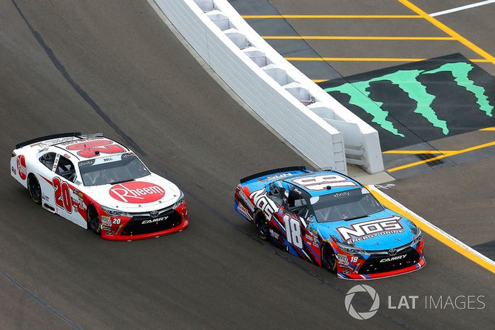 Kyle Busch, Joe Gibbs Racing, Toyota Camry NOS y Christopher Bell, Joe Gibbs Racing, Toyota Camry Rheem