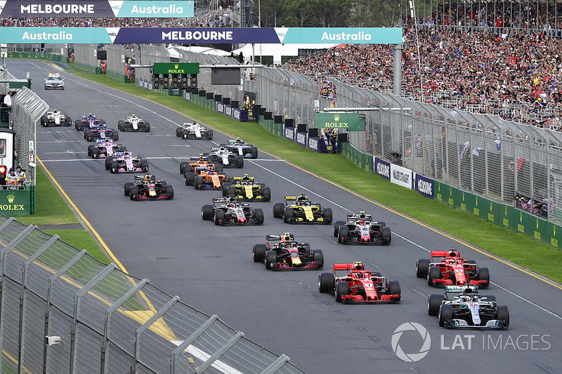 Lewis Hamilton, Mercedes-AMG F1 W09 EQ Power+ leads at the start of the race