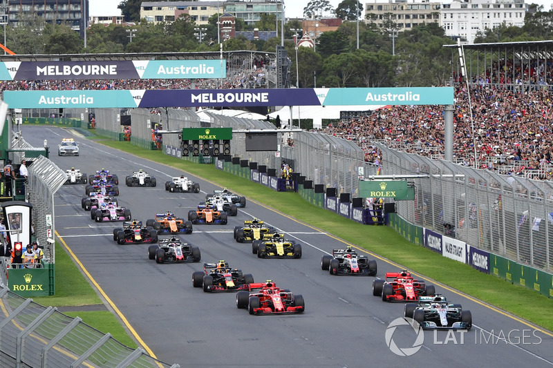 Start: Lewis Hamilton, Mercedes AMG F1 W09 lider