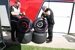 Ingénieurs et pneus Pirelli