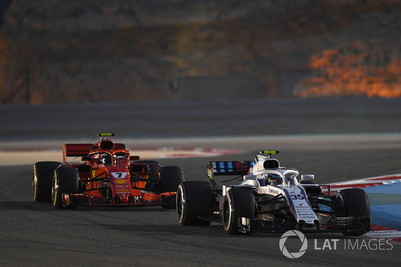 Sergey Sirotkin, Williams FW41 et Kimi Raikkonen, Ferrari SF71H