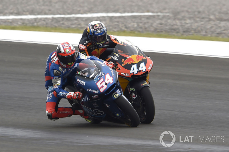 Miguel Oliveira, Red Bull KTM Ajo et Mattia Pasini, Italtrans Racing Team se touchent