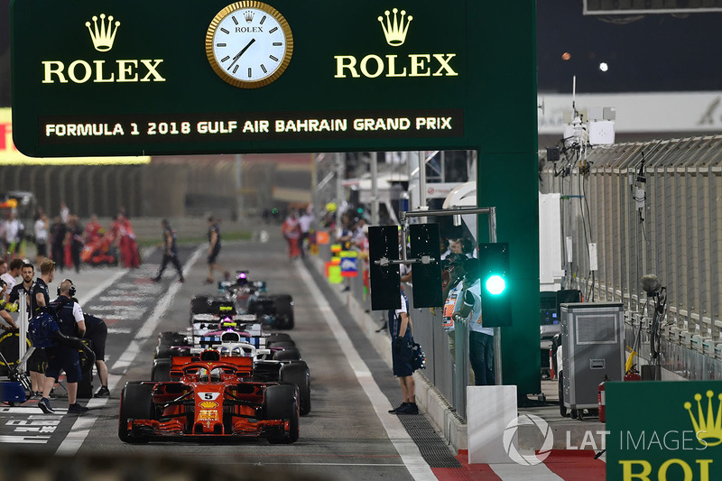 Sebastian Vettel, Ferrari SF71H and cars at the end of pit lane