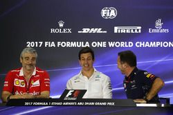 Maurizio Arrivabene, director Ferrari Team, Toto Wolff, Mercedes AMG F1 Director de Motorsport y Chr