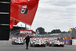 #8 Toyota Gazoo Racing Toyota TS050: Sébastien Buemi, Kazuki Nakajima, Fernando Alonso crosses he finish line with #7 Toyota Gazoo Racing Toyota TS050: Mike Conway, Kamui Kobayashi, Jose Maria Lopez at the checkered flag for the win