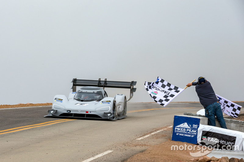 Checkered flag for #94 Romain Dumas, Volkswagen I.D. R Pikes Peak