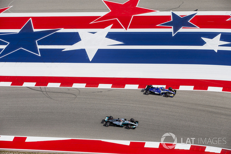 Lewis Hamilton, Mercedes AMG F1 W08, Pascal Wehrlein, Sauber C36