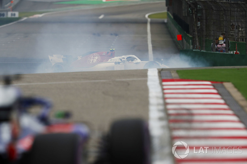 Charles Leclerc, Sauber C37 Ferrari, melintir