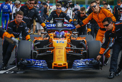 Fernando Alonso, McLaren MCL33 arrive sur la grille