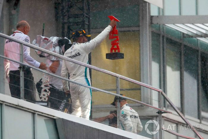 Podio: Lewis Hamilton, Mercedes AMG F1