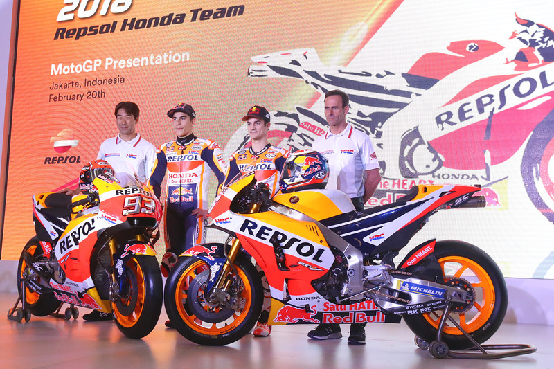 Marc Marquez, Dani Pedrosa, Alberto Puig, team manager Repsol Honda, et Tetsuhiro Kuwata, directeur du HRC