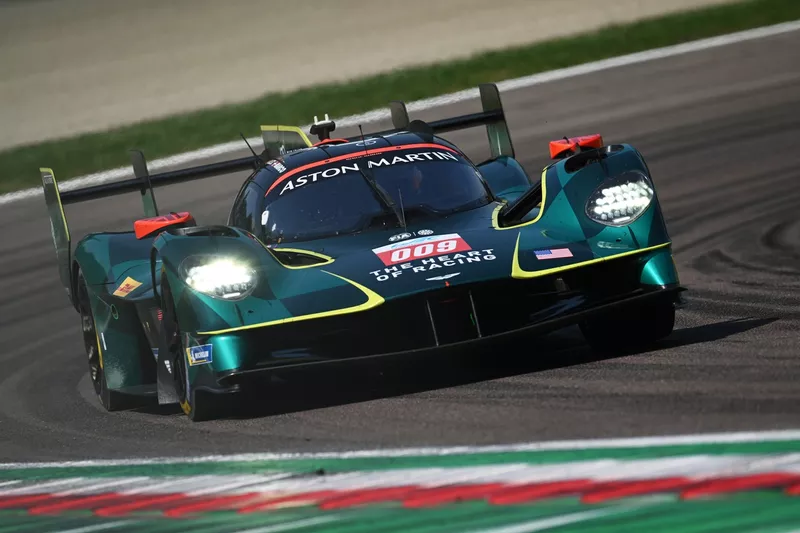 #009 Aston Martin Thor Team Aston Martin Valkyrie : Alex Riberas, Marco Sorensen