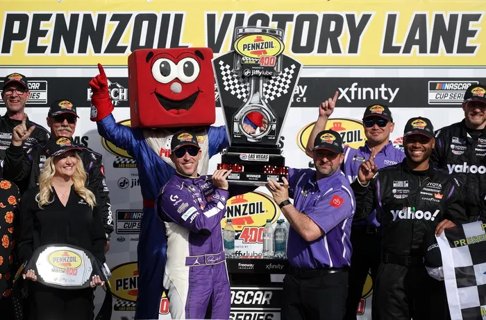 Denny Hamlin, Joe Gibbs Racing