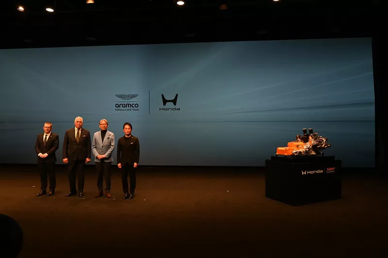 Stefano Domenicali, Lawrence Stroll, Toshihiro Mibe, director ejecutivo de Honda, Koji Watanabe, director ejecutivo de HRC. 
