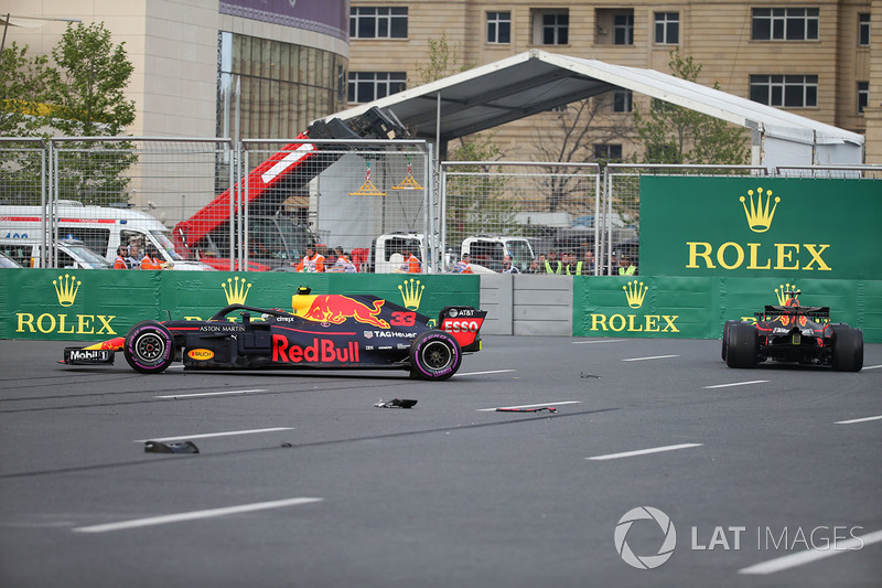 Max Verstappen, Red Bull Racing RB14 ve Daniel Ricciardo, Red Bull Racing RB14 kaza