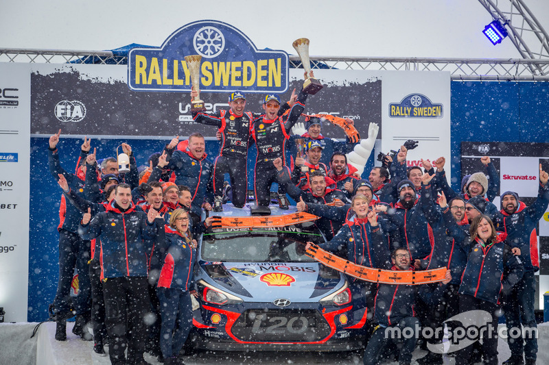 I vincitori Thierry Neuville, Nicolas Gilsoul, Hyundai i20 WRC, Hyundai Motorsport