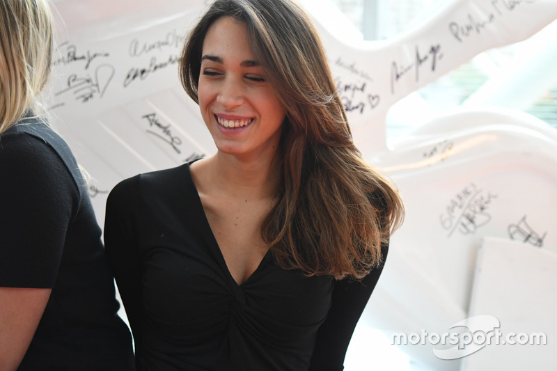 Las chicas en el Salón del Automóvil de Bolonia 2017