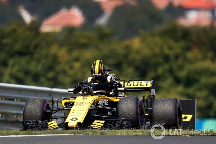 Nico Hulkenberg, Renault Sport F1 Team R.S. 18, climbs from his car after stopping on track