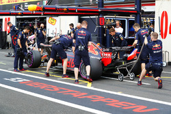 Max Verstappen, Red Bull Racing RB14, ritorna ai box