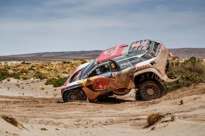 #308 Peugeot Sport Peugeot 3008 DKR: Cyril Despres, David Castera, #307 X-Raid Team Mini: Orlando Terranova, Bernardo Graue