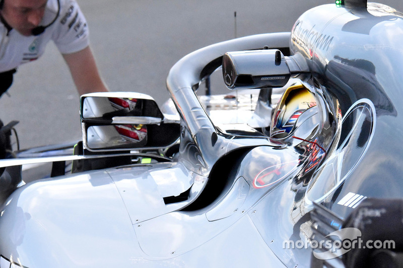 Зеркало заднего вида на Mercedes F1 W09 Люьиса Хэмилтона