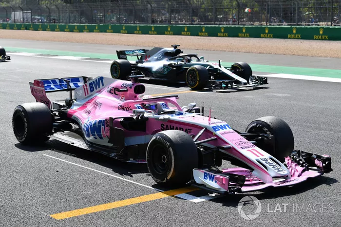 Sergio Pérez, Force India VJM11 practica una salida de la parrilla