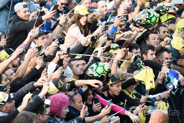 Fans de Valentino Rossi, Yamaha Factory Racing