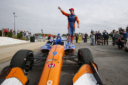 Scott Dixon, Chip Ganassi Racing Honda, Winner, Celebrating