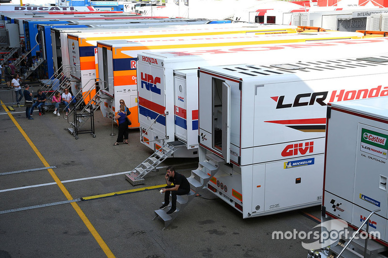 Paddock atmosphere