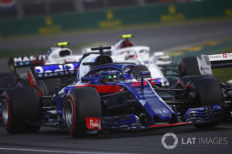 Brendon Hartley, Toro Rosso STR13 Honda, leads Charles Leclerc, Sauber C37 Ferrari, and Sergey Sirot