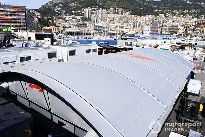 Camiones y motorhome de la F1 en Mónaco