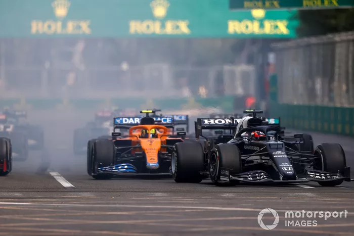Yuki Tsunoda, AlphaTauri AT02, Lando Norris, McLaren MCL35M