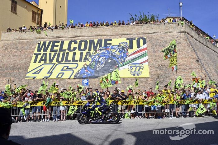 Valentino Rossi, Yamaha Factory Racing en las calles de Tavullia
