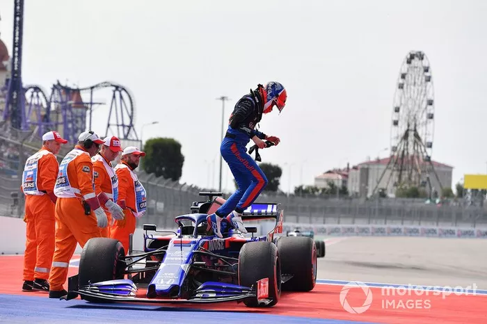Daniil Kvyat, Toro Rosso, se detiene en la FP1