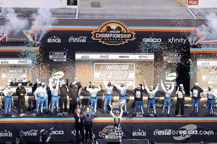 Campeón Chase Elliott, Hendrick Motorsports, Chevrolet Camaro y el equipo