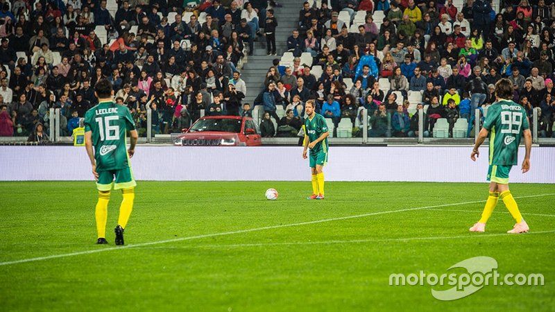 La partita del cuore 2019, con Vettel, Leclerc y Giovinazzi junto a Francesco Totti, Cristiano Ronaldo, Pavel Nedved y Andrea Pirlo, entre otros