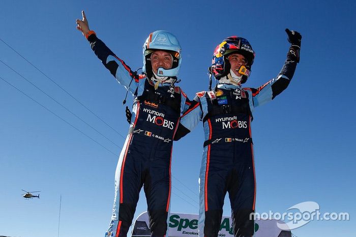 Thierry Neuville, Nicolas Gilsoul, Hyundai Motorsport Hyundai i20 Coupe WRC celebra la victoria
