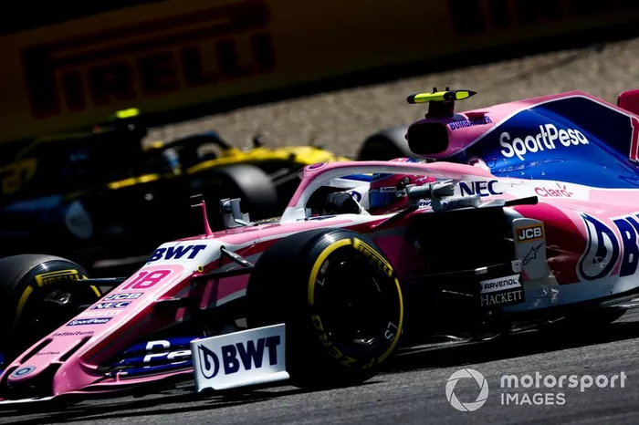 Lance Stroll, Racing Point RP19, leads Nico Hulkenberg, Renault F1 Team R.S. 19