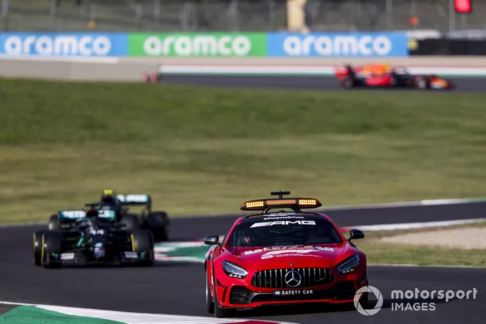 El Safety Car y Lewis Hamilton, Mercedes F1 W11, Valtteri Bottas, Mercedes F1 W11