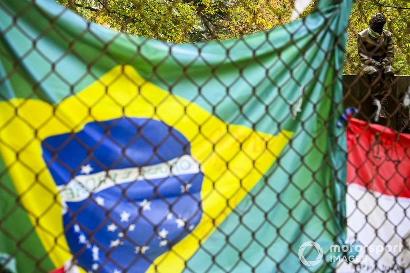 Homenajes a Ayrton Senna en Imola, donde falleció