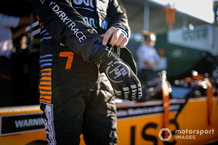 Guantes de Felix Rosenqvist, Arrow McLaren SP Chevrolet