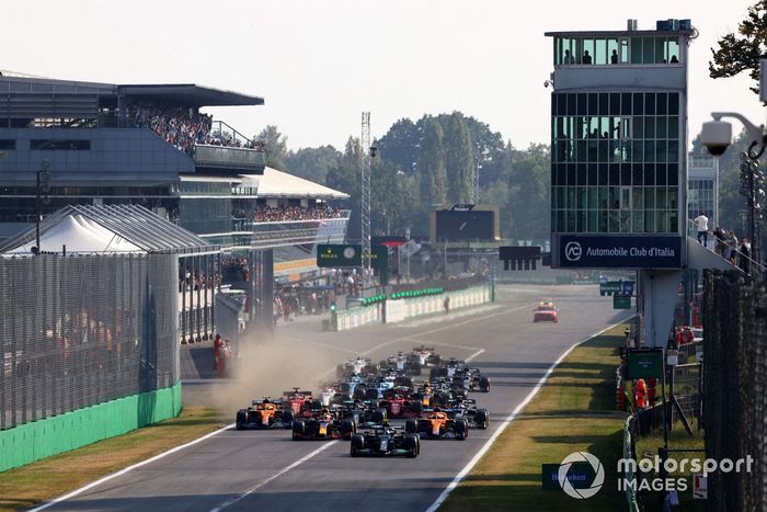 Arrancada Valtteri Bottas, Mercedes W12, Max Verstappen, Red Bull Racing RB16B, Daniel Ricciardo, McLaren MCL35M, Lando Norris, McLaren MCL35M, Lewis Hamilton, Mercedes W12, Pierre Gasly, AlphaTauri AT02