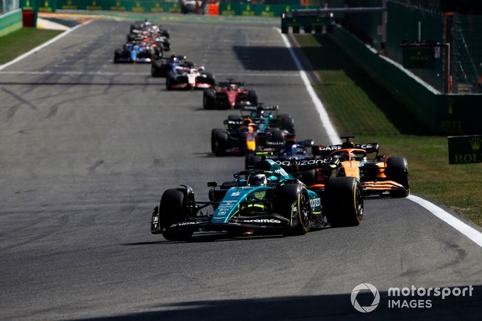 Sebastian Vettel, Aston Martin AMR22, Daniel Ricciardo, McLaren MCL36, Max Verstappen, Red Bull Racing RB18